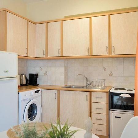 Sunny City Studio Apartment Kalamata Bagian luar foto