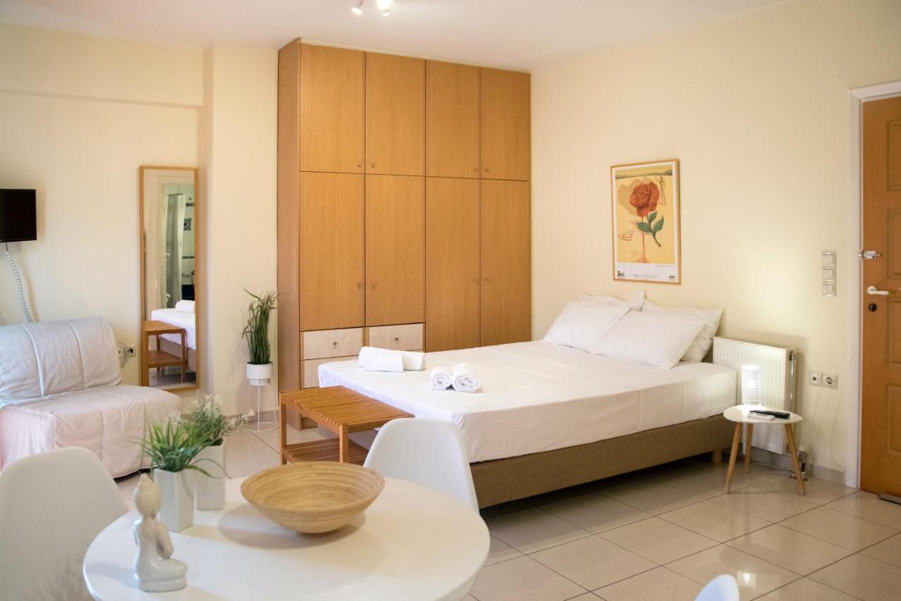 Sunny City Studio Apartment Kalamata Bagian luar foto