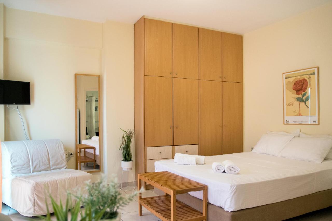 Sunny City Studio Apartment Kalamata Bagian luar foto