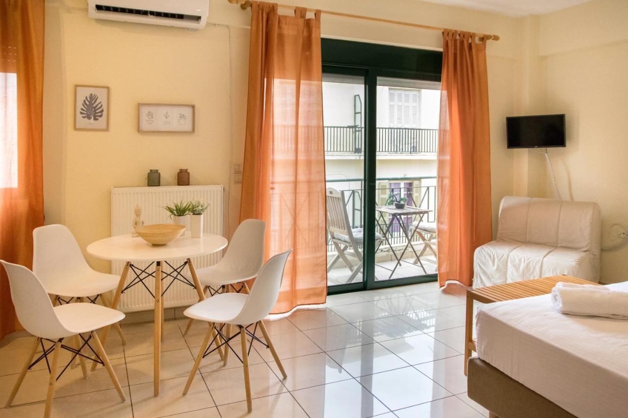 Sunny City Studio Apartment Kalamata Bagian luar foto