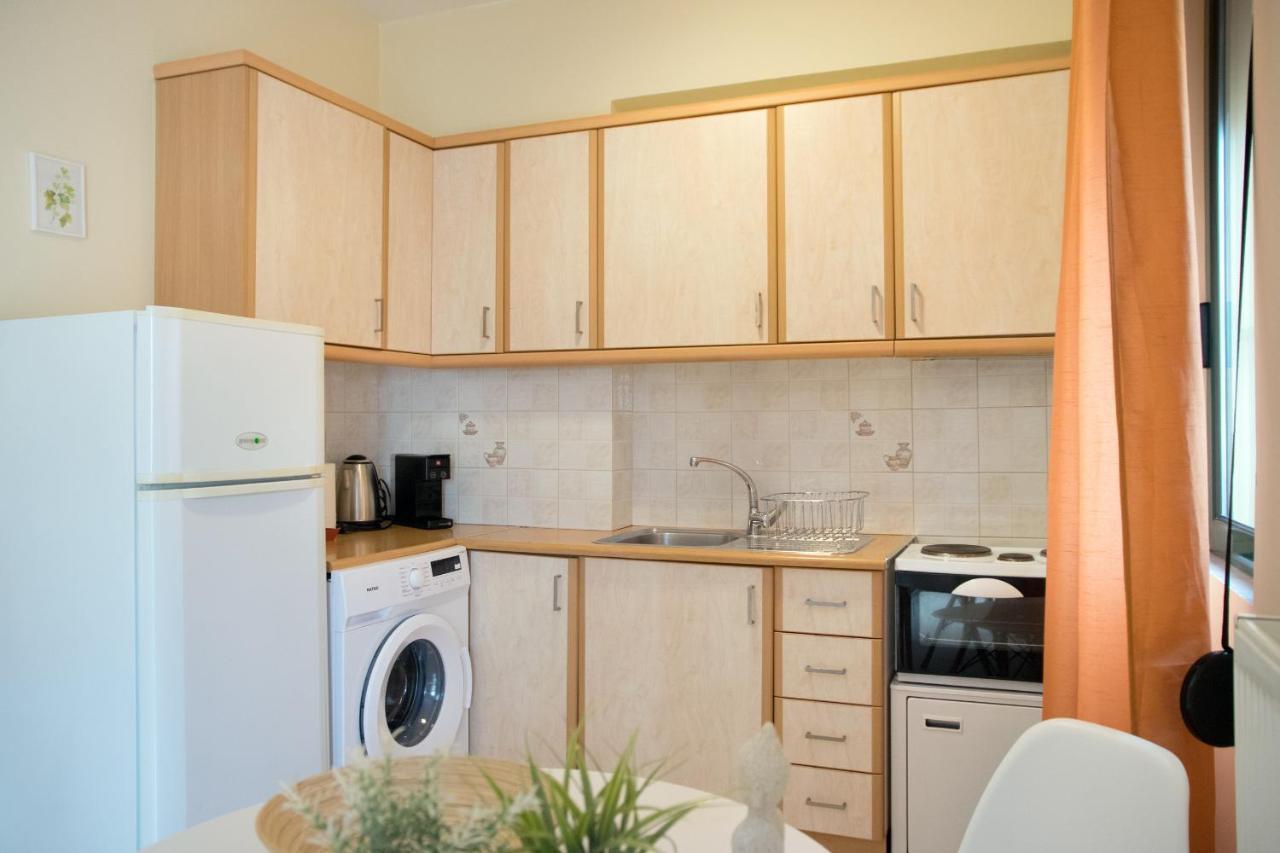 Sunny City Studio Apartment Kalamata Bagian luar foto