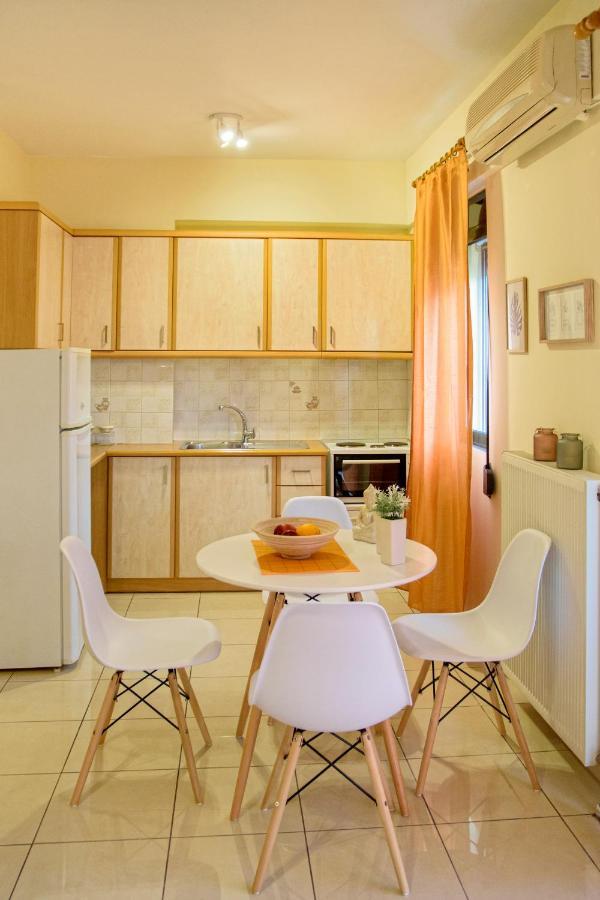 Sunny City Studio Apartment Kalamata Bagian luar foto