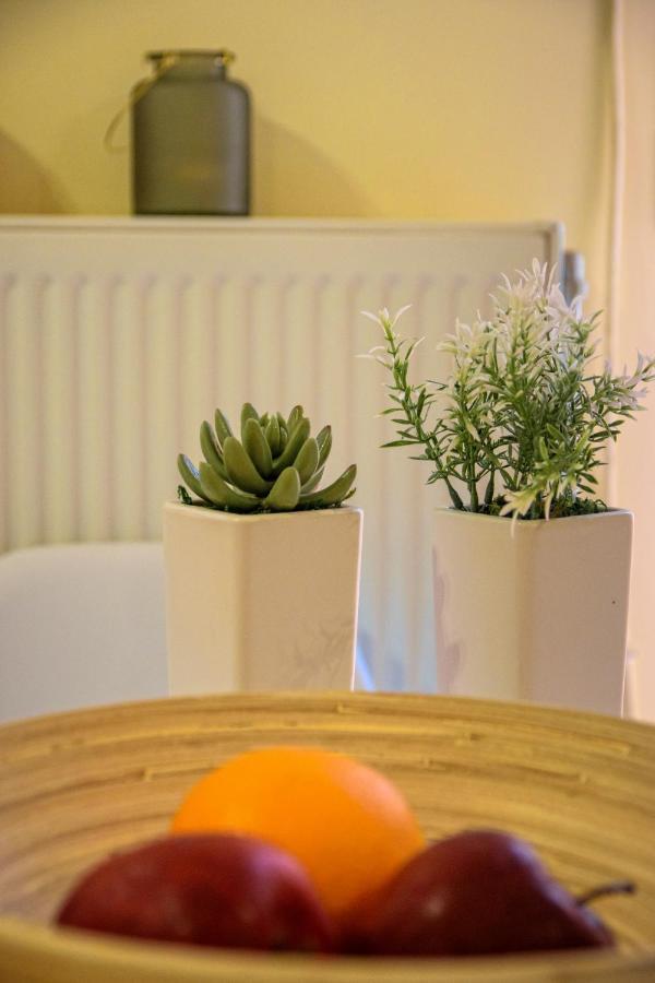 Sunny City Studio Apartment Kalamata Bagian luar foto